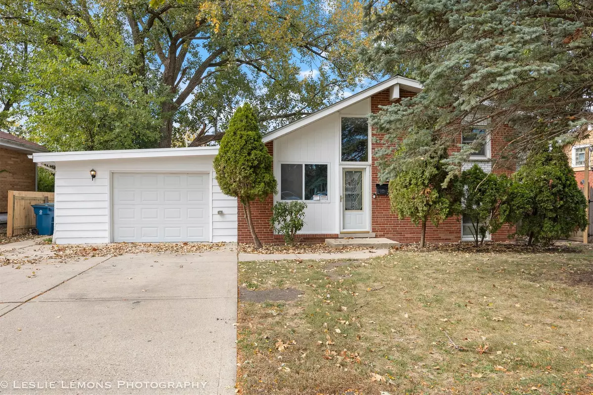 Addison, IL 60101,612 N Rozanne DR