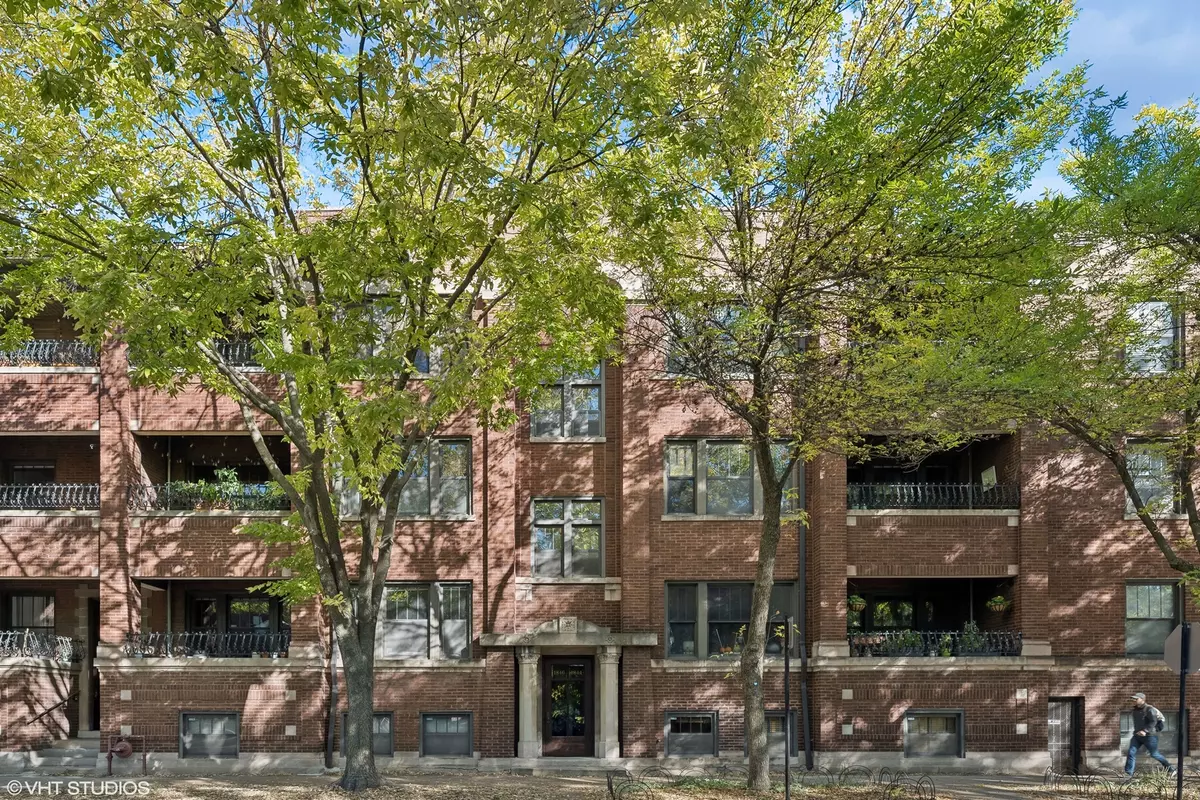 Chicago, IL 60613,1844 W Berteau AVE #2