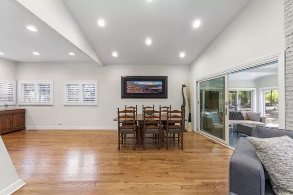 Oak Brook, IL 60523,185 Green Leaf DR