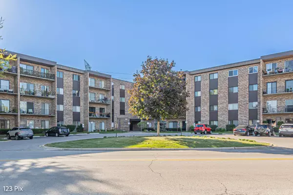 Mount Prospect, IL 60056,701 W Huntington Commons RD #405