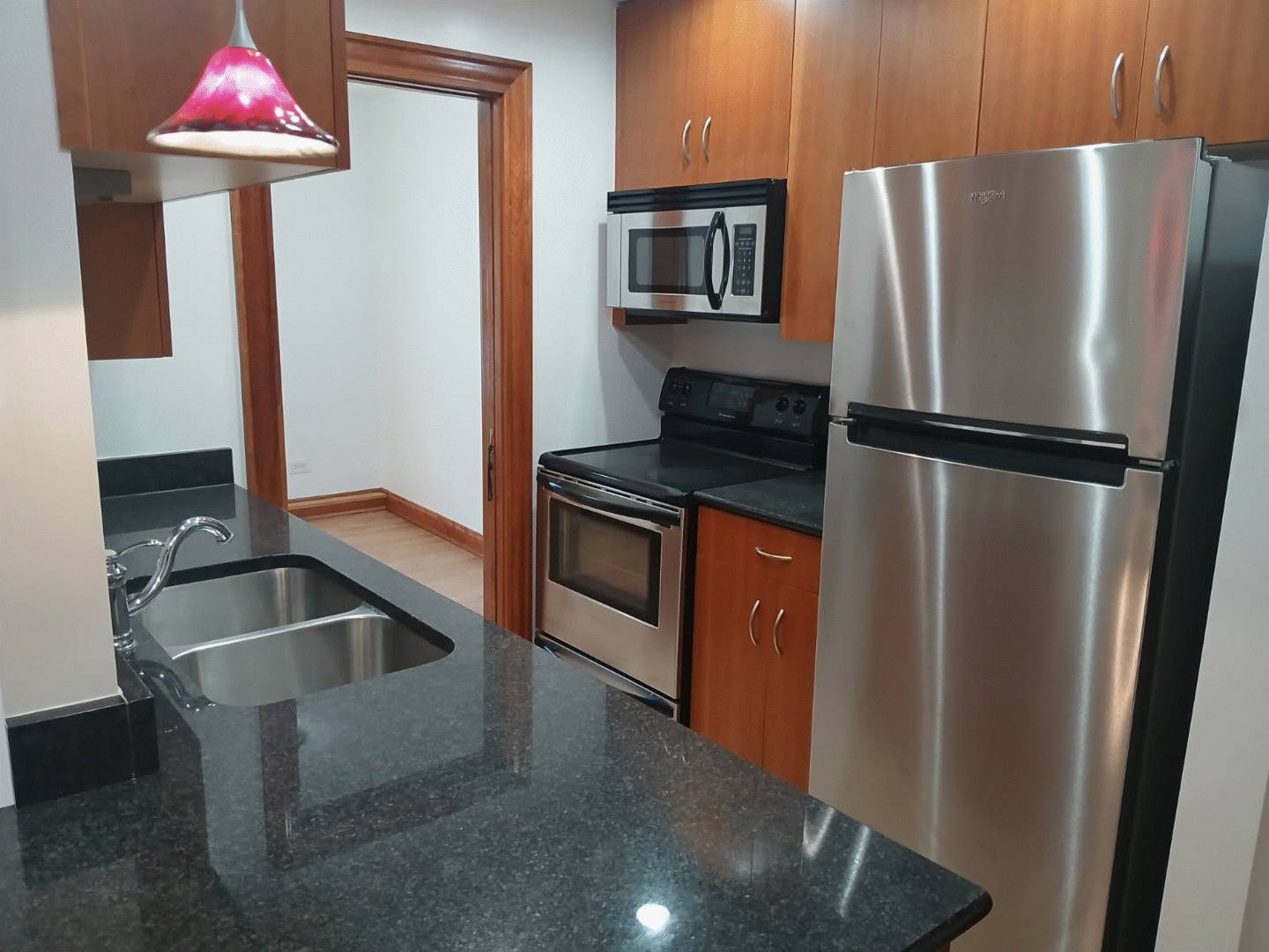Chicago, IL 60657,512 W Barry AVE #201