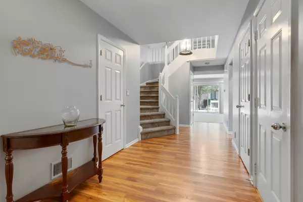 Bloomingdale, IL 60108,127 Country Club DR