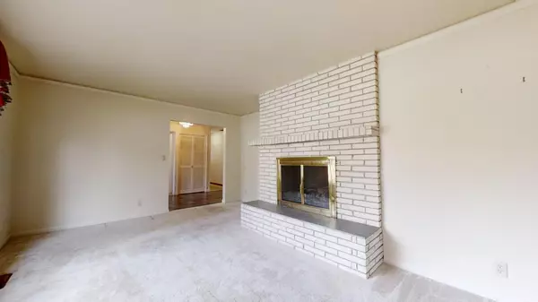 Monticello, IL 61856,401 E Cedar LN