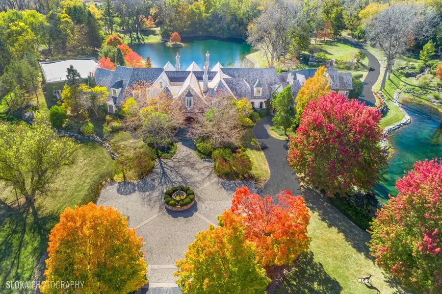 7 Fox Hunt RD, Barrington Hills, IL 60010