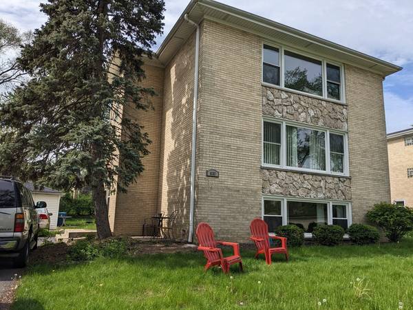 16W631 56th ST #GARDEN, Clarendon Hills, IL 60514