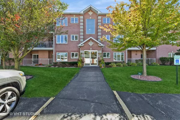 Orland Park, IL 60467,11555 Settlers Pond WAY #2B