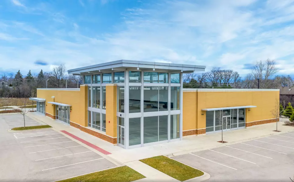 29380 Waukegan RD, Green Oaks, IL 60048