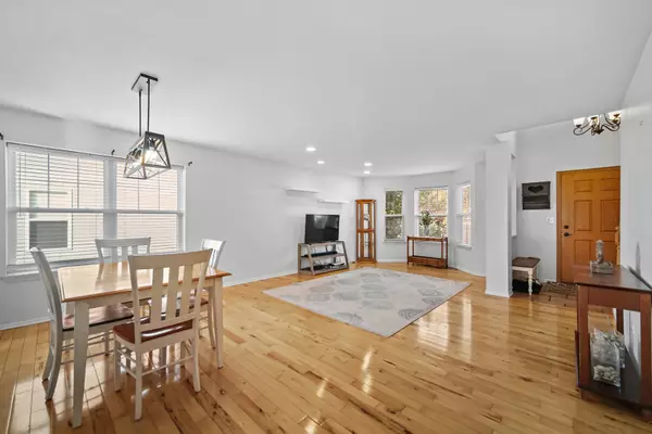 North Aurora, IL 60542,670 Graham RD