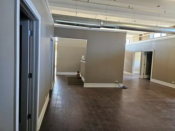 Chicago, IL 60614,2411 N Clybourn AVE #2F