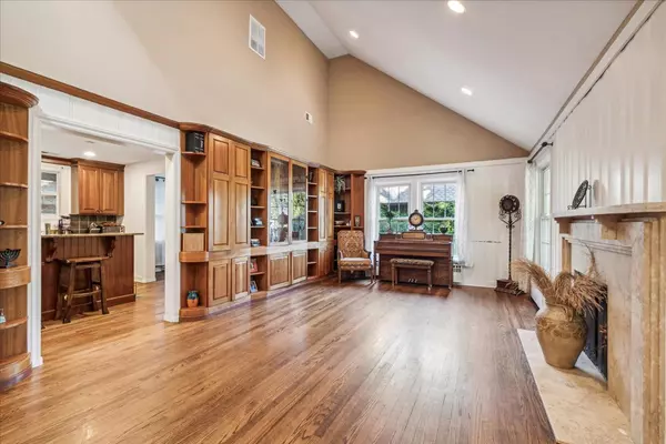 Deerfield, IL 60015,1410 Berkley CT