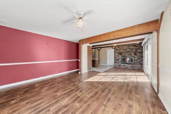 Beecher, IL 60401,1940 W EAGLE LAKE RD