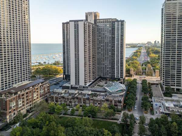 400 E Randolph ST #828, Chicago, IL 60601