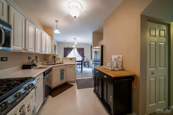 Naperville, IL 60563,1818 Golden Gate LN #4