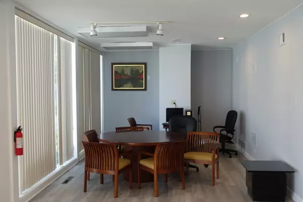 Chicago, IL 60659,3300 W Peterson AVE