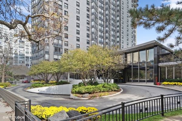 5701 N Sheridan RD #24E, Chicago, IL 60660