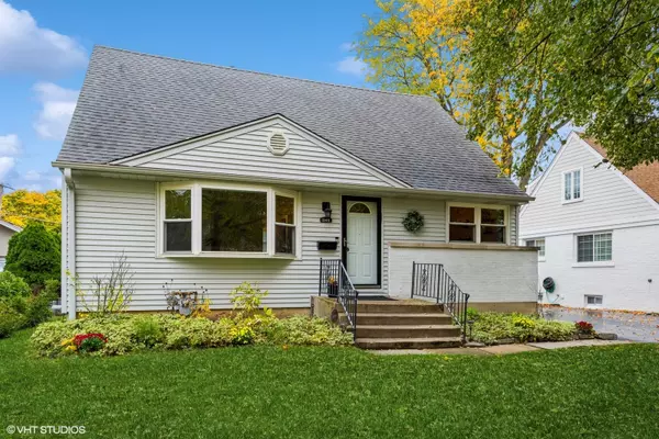 1149 N Douglas AVE, Arlington Heights, IL 60004