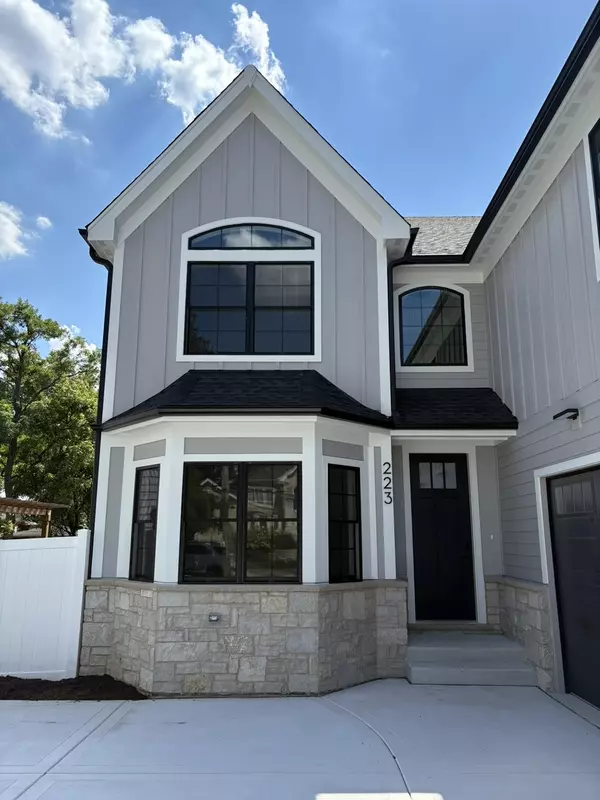 Elmhurst, IL 60126,223 N Bonnie Brae AVE