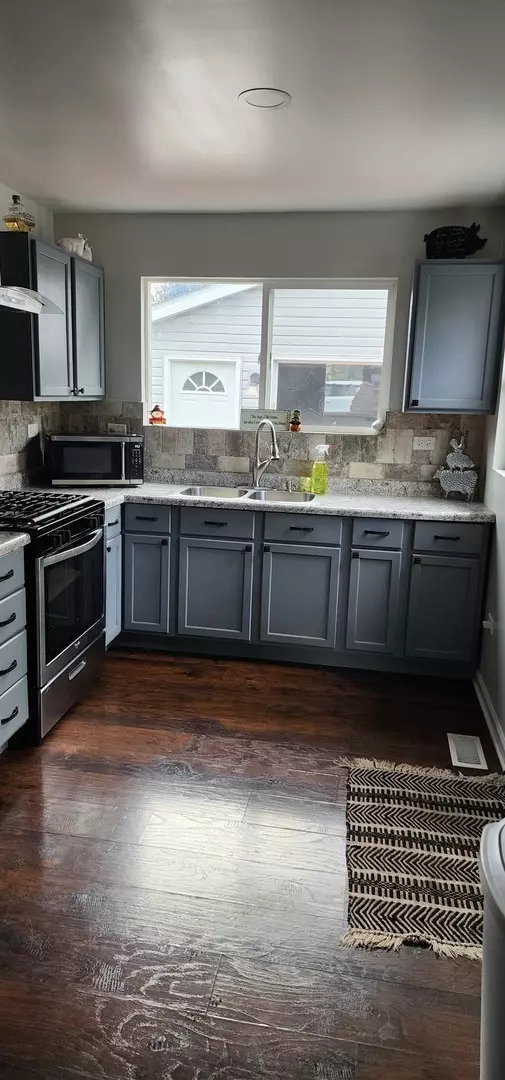 Round Lake Beach, IL 60073,611 Redwing DR