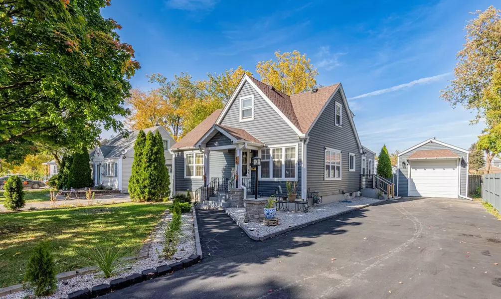 44 E Charles DR, Northlake, IL 60164