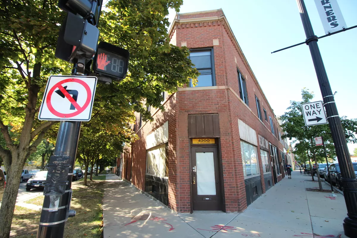 Chicago, IL 60641,4202 N Milwaukee AVE