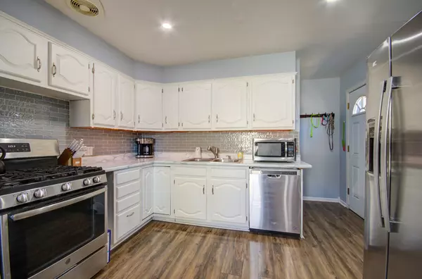 Joliet, IL 60435,1107 Lilac LN