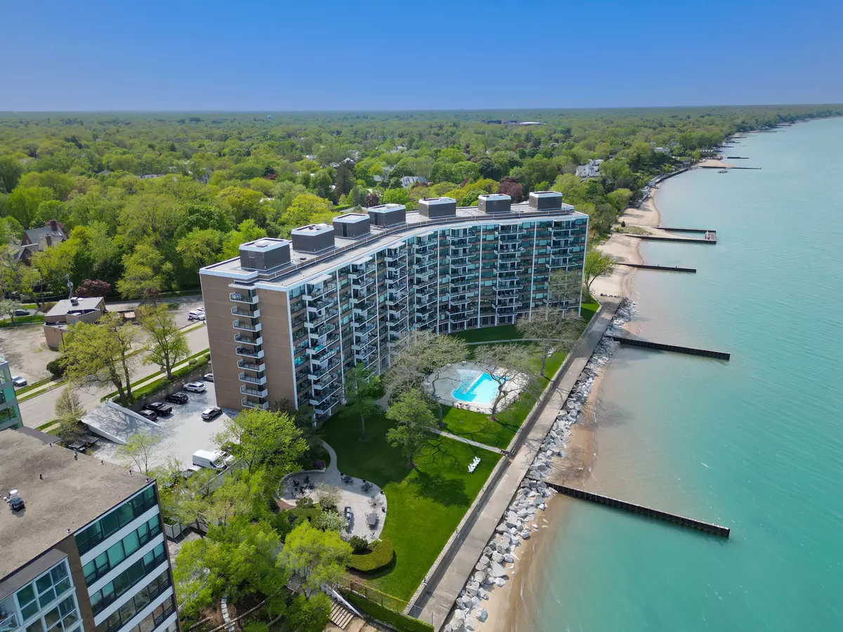 Wilmette, IL 60091,1630 Sheridan RD #6E