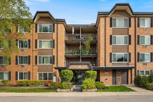 1127 S Old Wilke RD #203,  Arlington Heights,  IL 60005