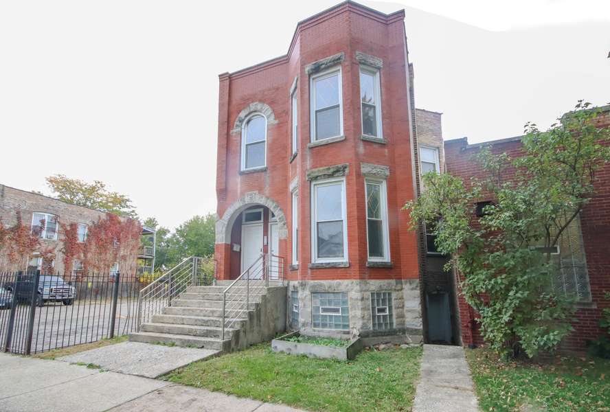 3244 W Carroll AVE, Chicago, IL 60624