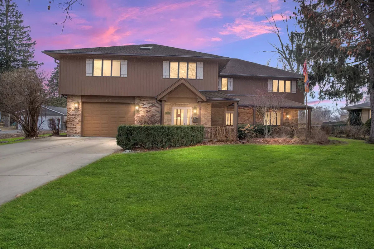 Arlington Heights, IL 60005,1415 W Hawthorne ST
