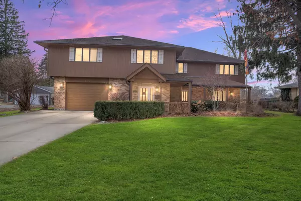 1415 W Hawthorne ST, Arlington Heights, IL 60005