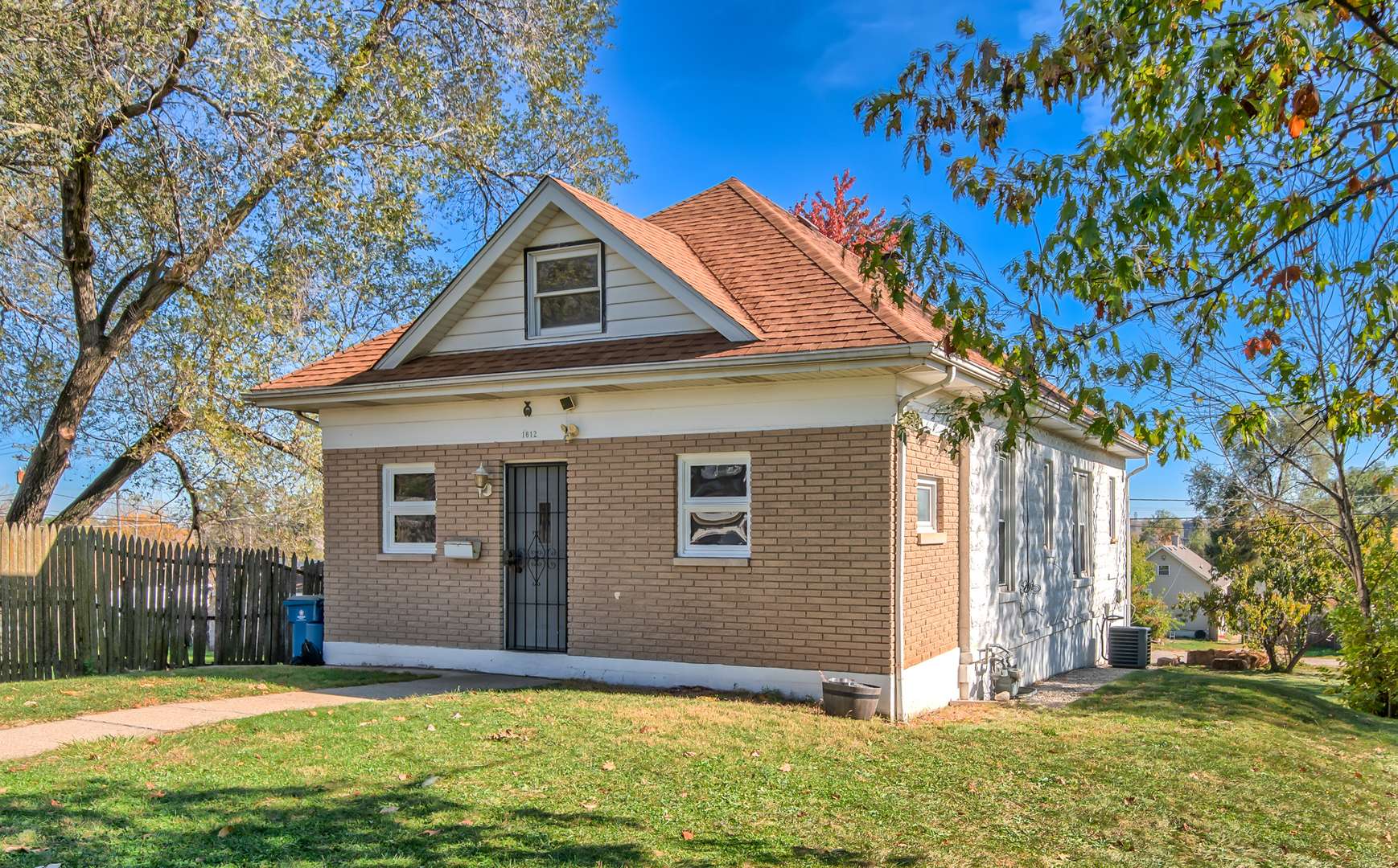1612 N Hickory ST, Crest Hill, IL 60403