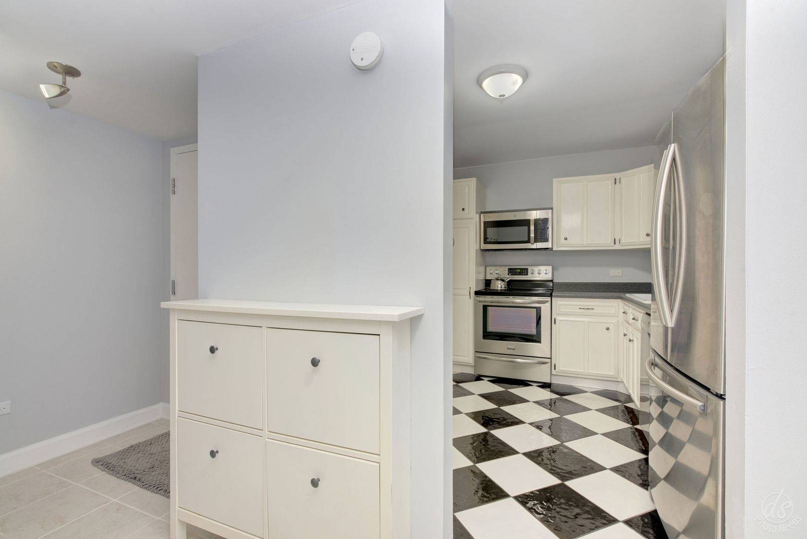 Palatine, IL 60067,1295 N Sterling AVE #107