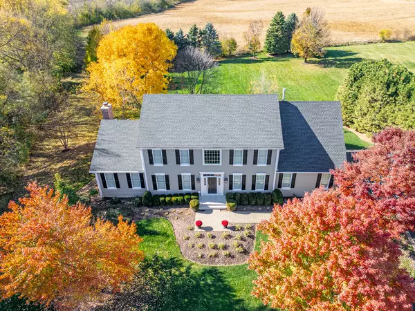 6 Hawthorn Grove DR, Hawthorn Woods, IL 60047