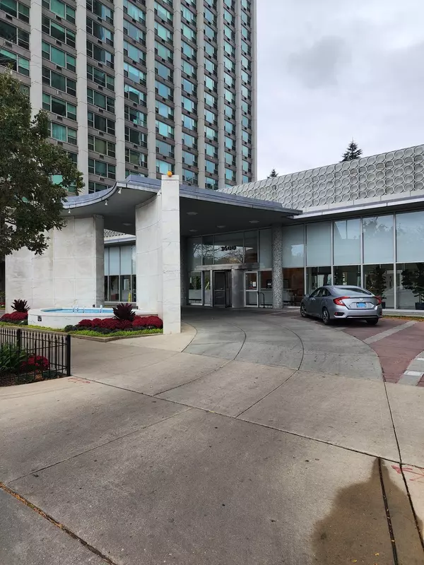 Chicago, IL 60613,3600 N LAKE SHORE DR #622