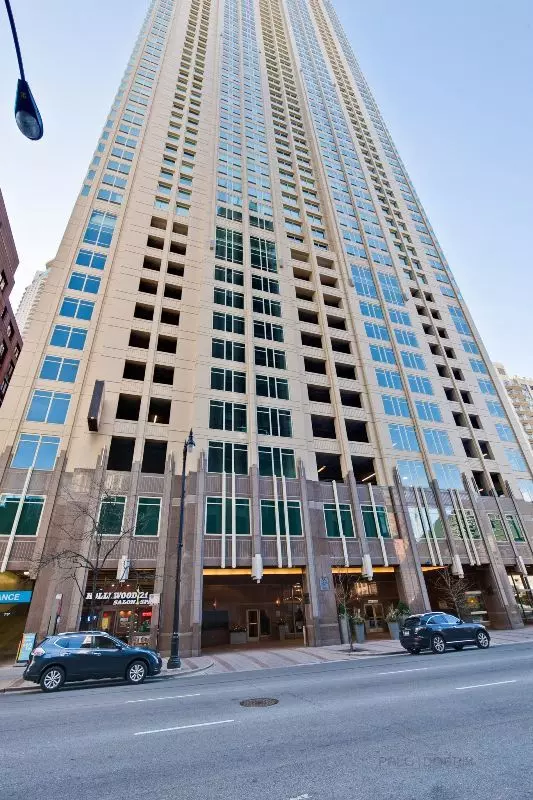 Chicago, IL 60610,33 W ONTARIO ST #42B