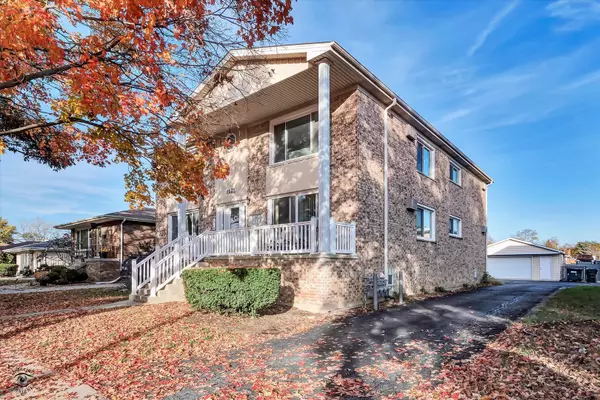 4621 Raymond AVE, Brookfield, IL 60513