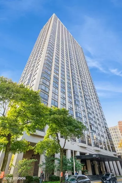 2650 N LAKEVIEW AVE #703, Chicago, IL 60614