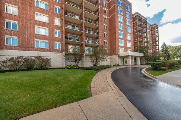 Chicago, IL 60656,5555 N Cumberland AVE #304