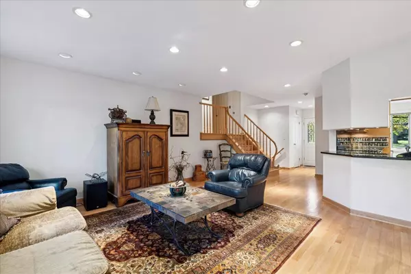 Deerfield, IL 60015,1565 Crabtree LN