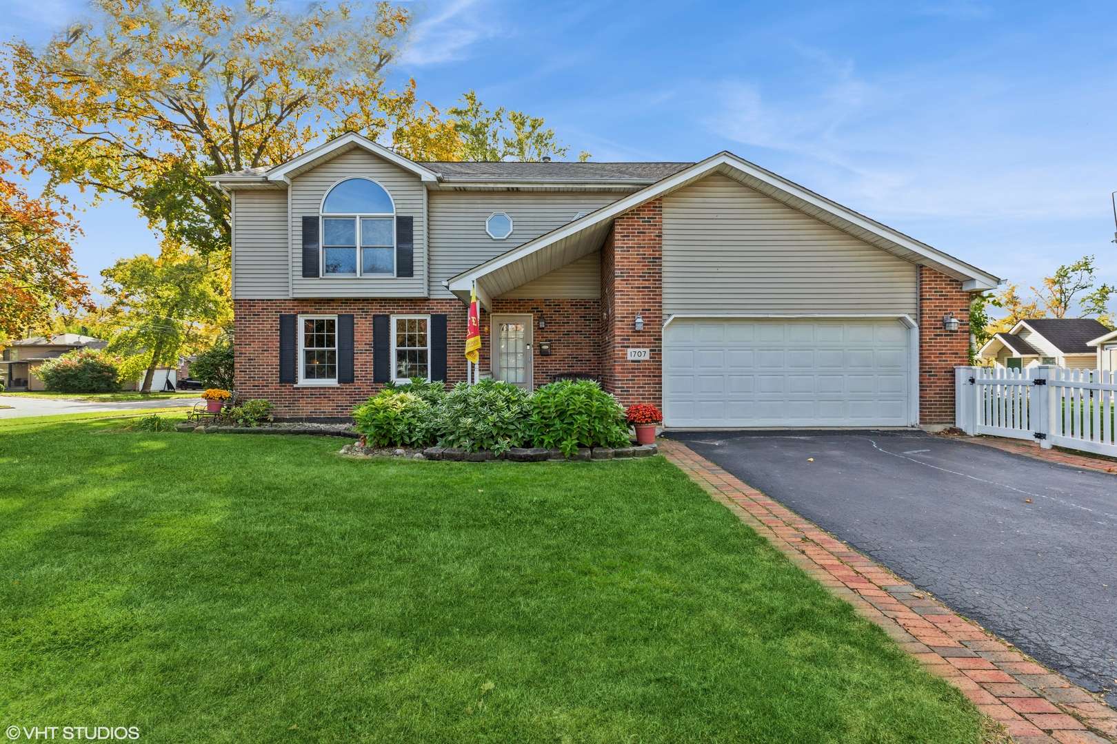 1707 Pine RD, Homewood, IL 60430