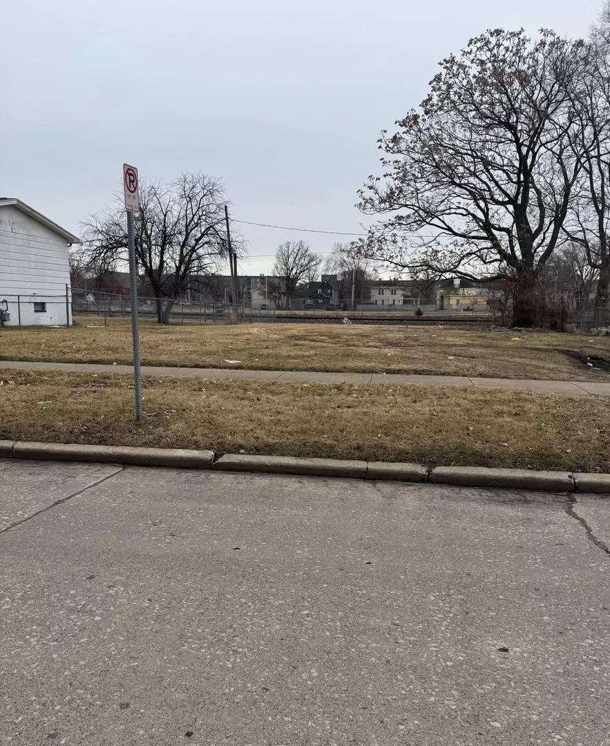 Champaign, IL 61820,507 E Washington ST