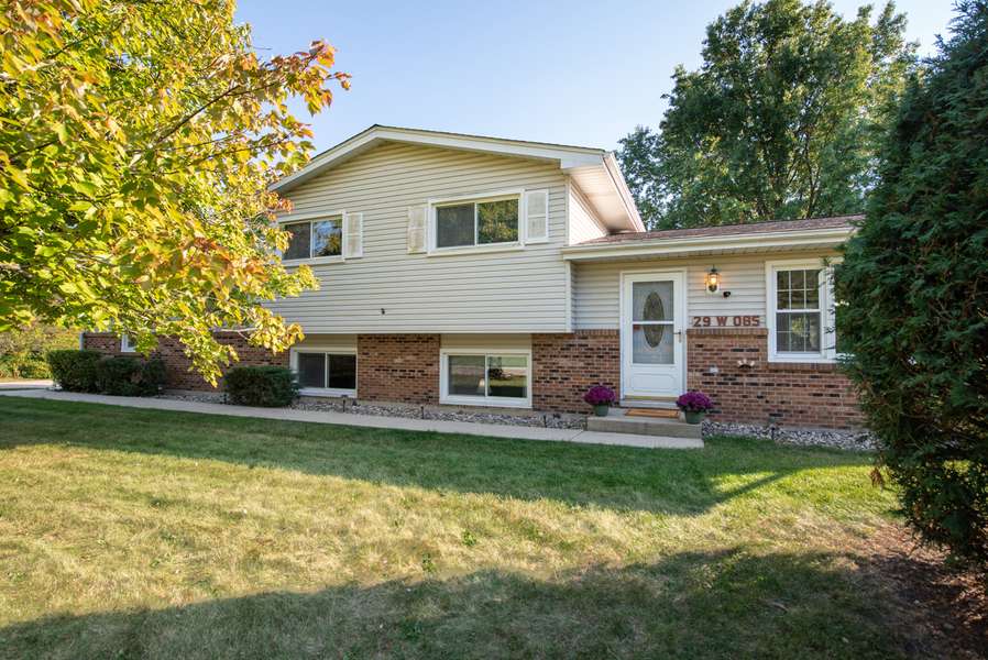 29W085 Wagner RD, Naperville, IL 60564