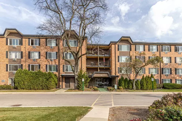 Arlington Heights, IL 60005,1207 S Old Wilke RD #306