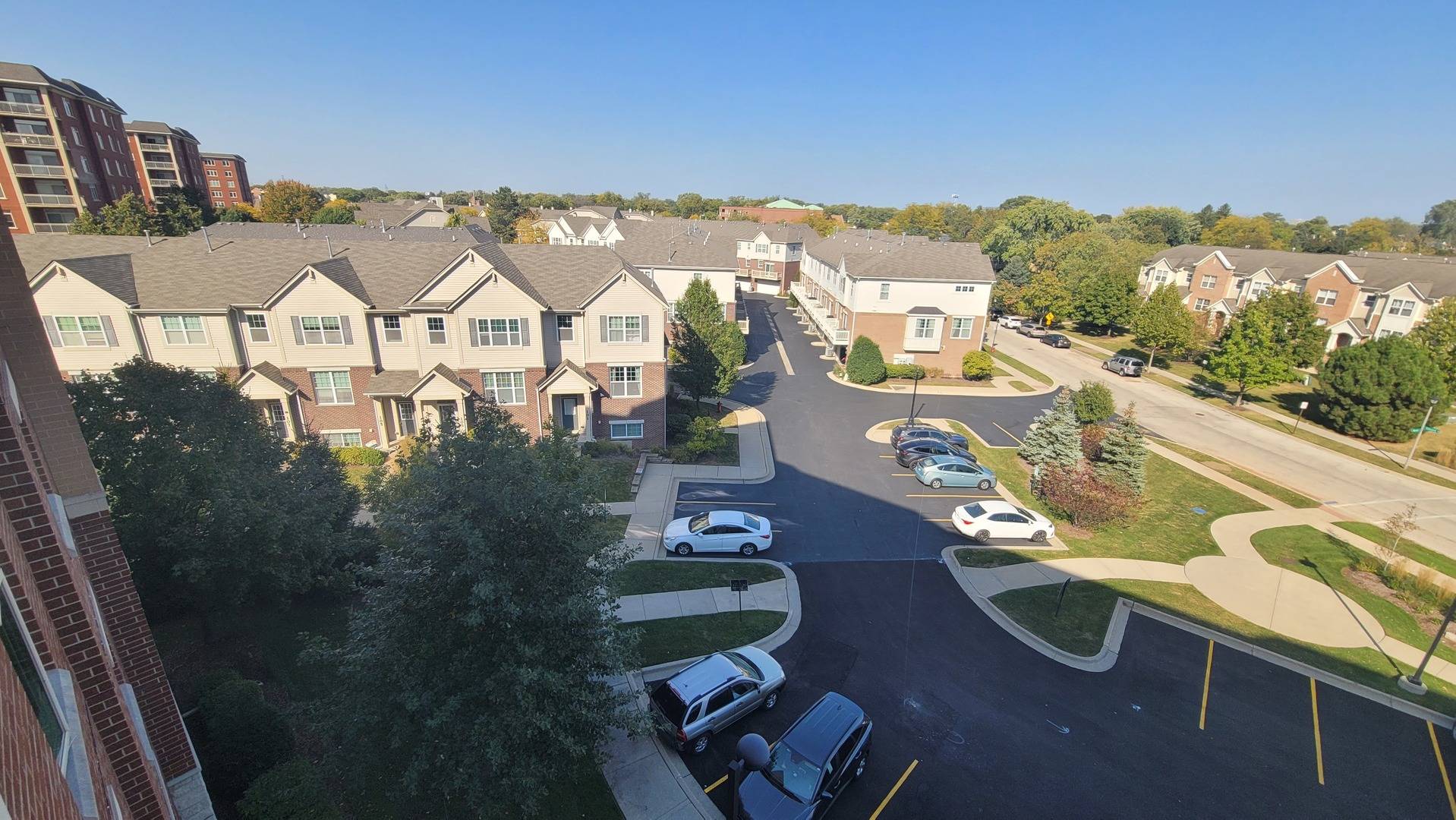 Morton Grove, IL 60053,8300 Concord DR #514