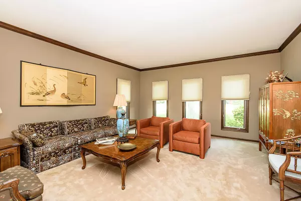 Deerfield, IL 60015,1385 Montgomery DR