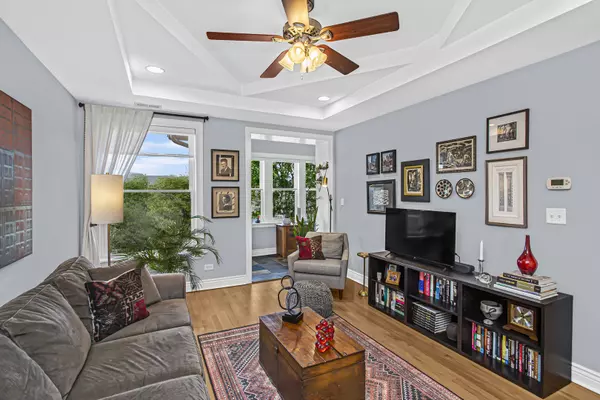 Chicago, IL 60626,7029 N GREENVIEW AVE #3S