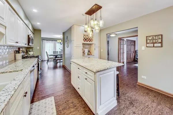 Darien, IL 60561,8569 Sandalwood DR