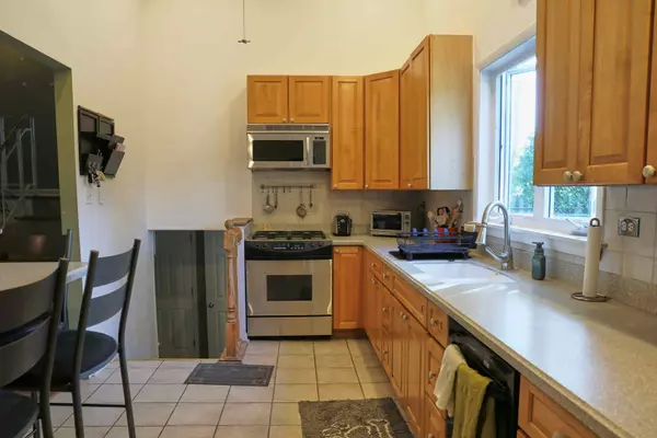Deerfield, IL 60015,1411 Charing Cross RD
