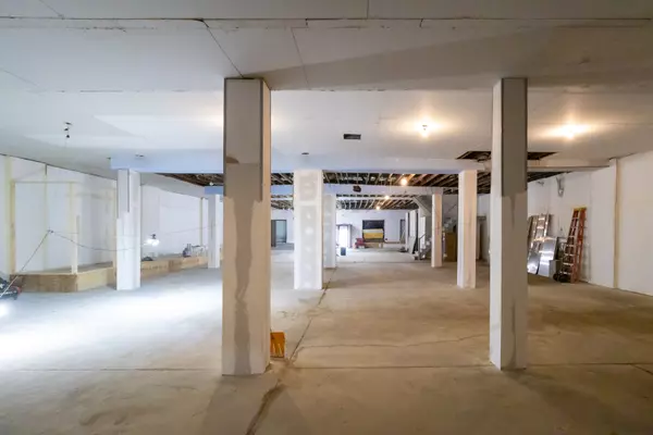 Chicago, IL 60620,255 W 79th ST