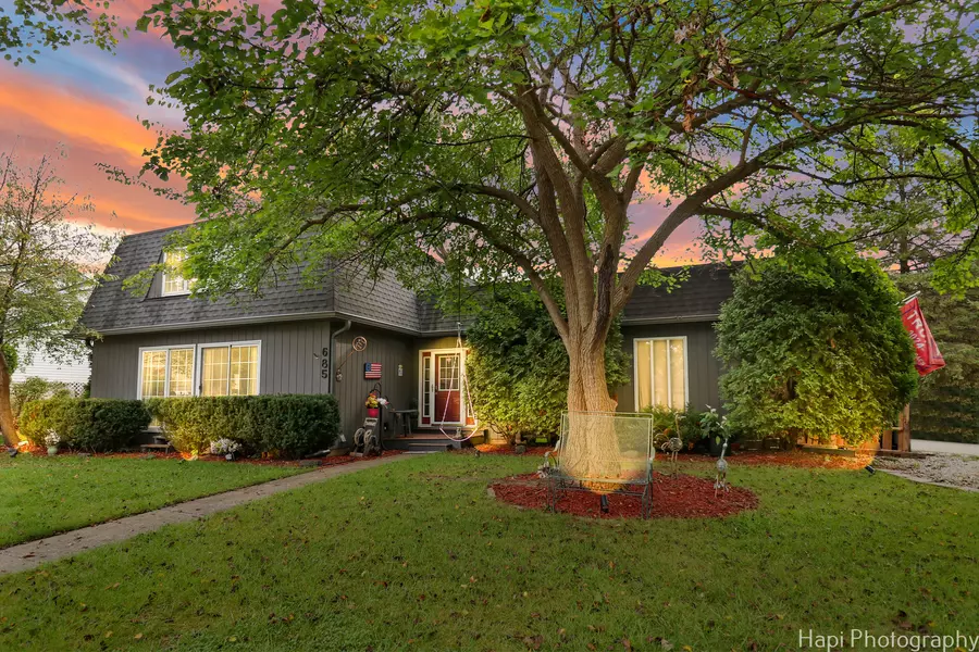 685 Garys DR, Antioch, IL 60002